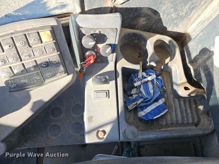 image for item OJ9524 2005 John Deere 444J wheel loader