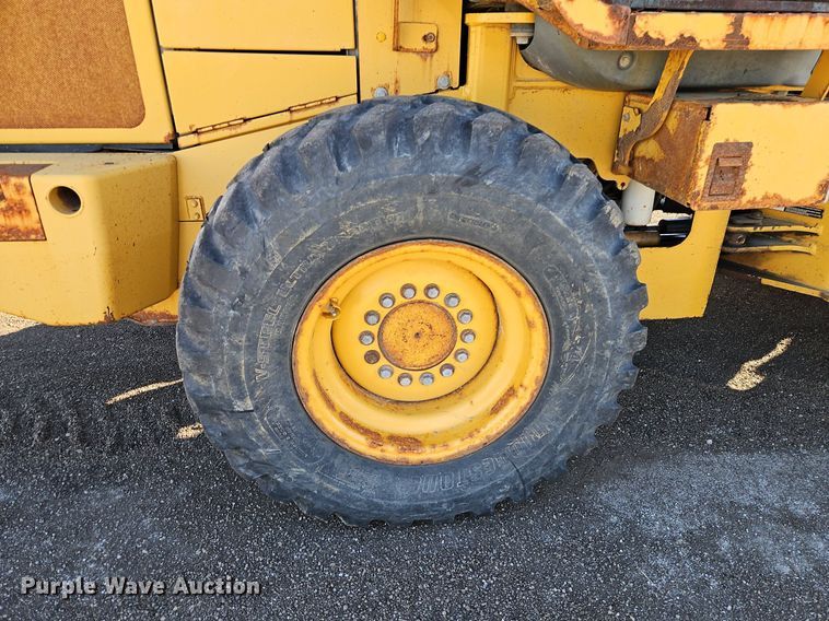 image for item OJ9524 2005 John Deere 444J wheel loader