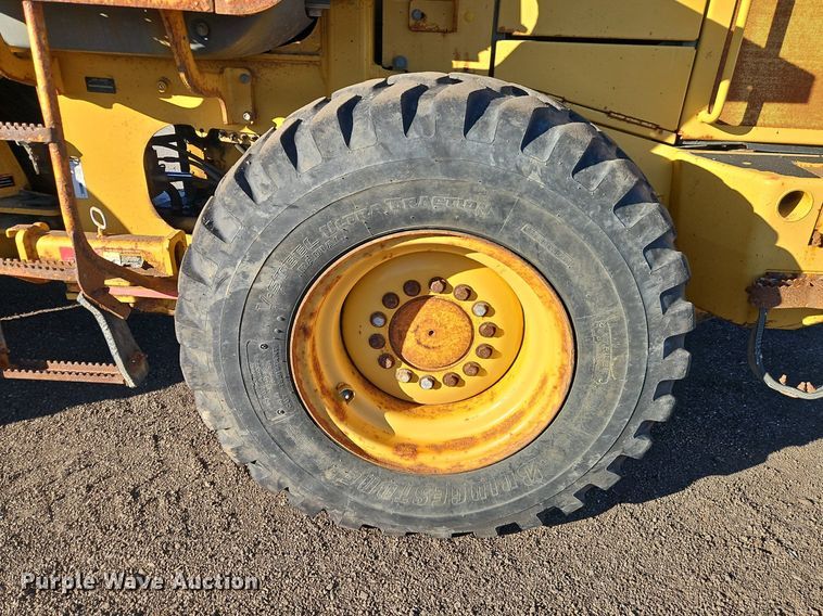 image for item OJ9524 2005 John Deere 444J wheel loader