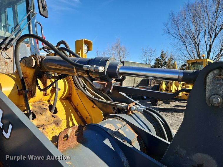 image for item OJ9525 2007 John Deere 444J wheel loader