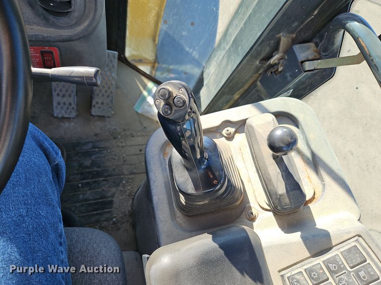 image for item OJ9525 2007 John Deere 444J wheel loader