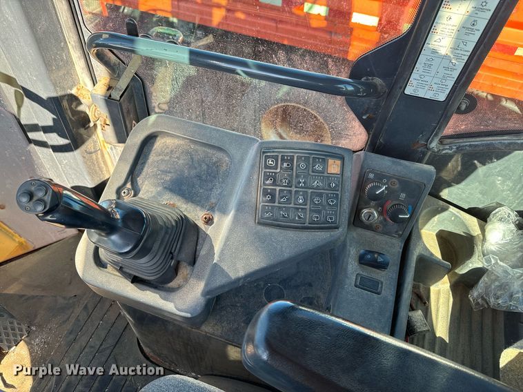 image for item OJ9526 2005 John Deere 444J wheel loader