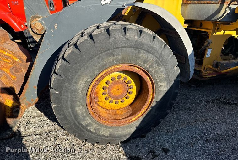 image for item OJ9526 2005 John Deere 444J wheel loader