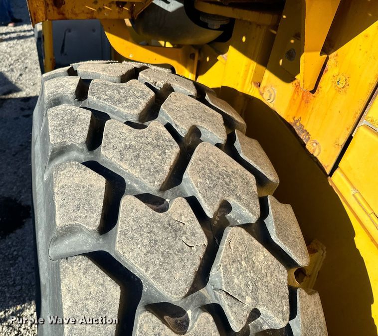 image for item OJ9526 2005 John Deere 444J wheel loader