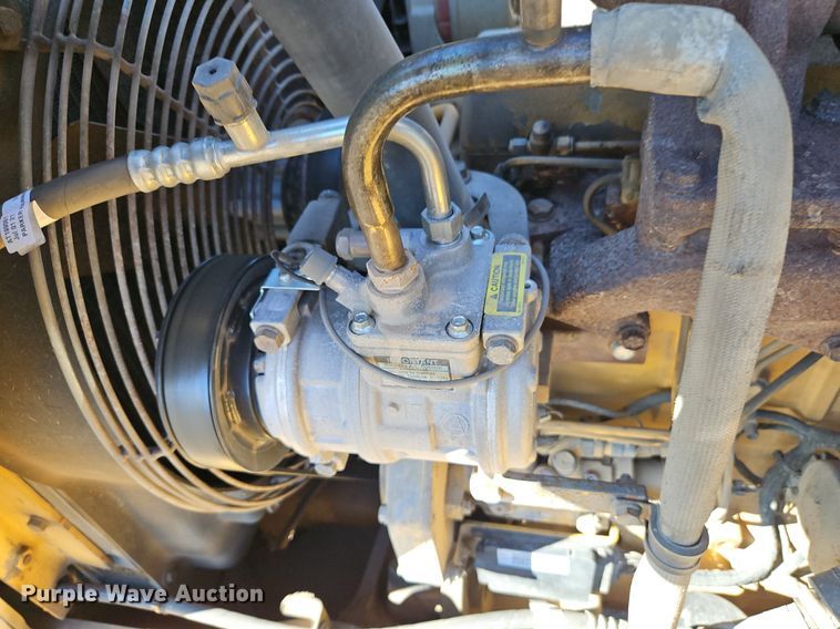 image for item OJ9540 2003 John Deere 310G backhoe