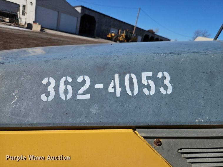 image for item OJ9540 2003 John Deere 310G backhoe