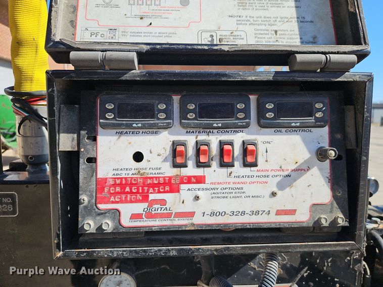 image for item OJ9557 2009 Cimline 110DH melter applicator