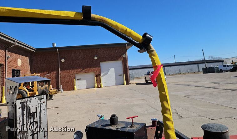 image for item OJ9557 2009 Cimline 110DH melter applicator