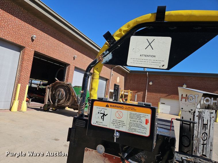 image for item OJ9557 2009 Cimline 110DH melter applicator