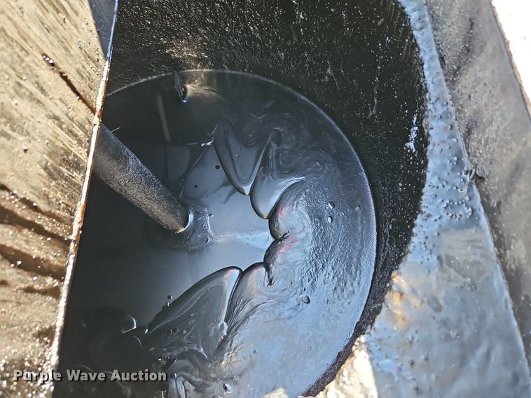 image for item OJ9557 2009 Cimline 110DH melter applicator