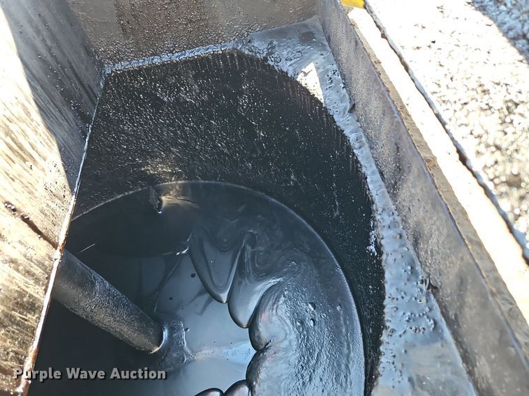 image for item OJ9557 2009 Cimline 110DH melter applicator