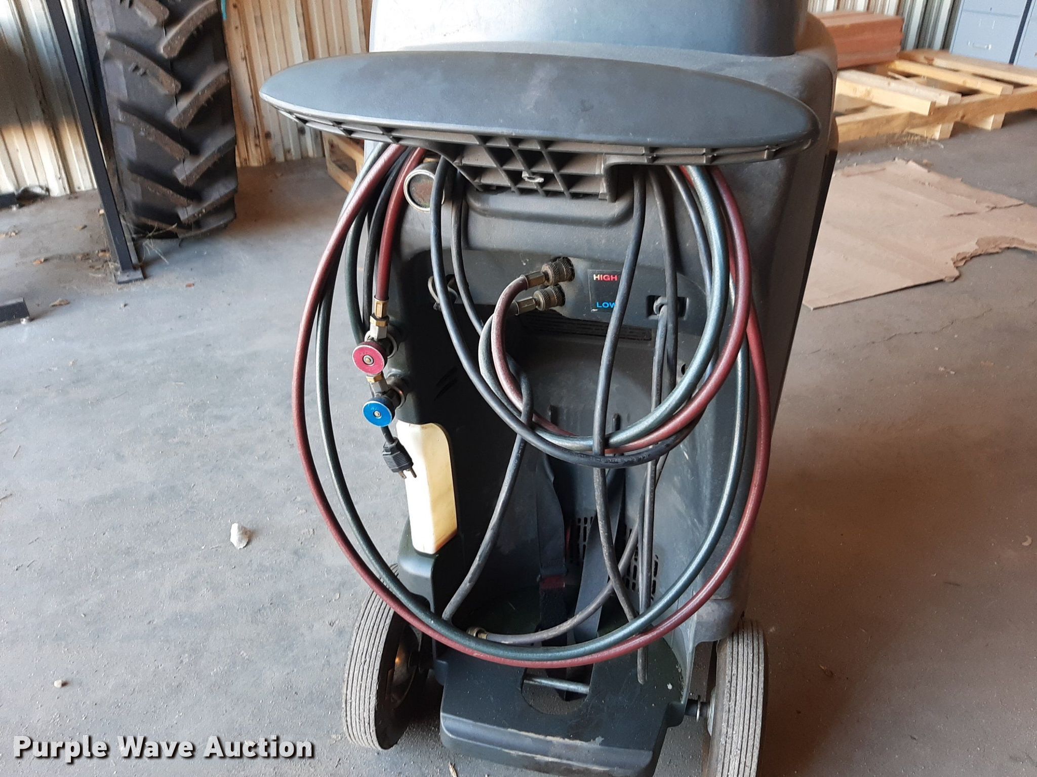 Robinair 34700Z refrigerant recycler in Hutchinson, KS Item DV9825