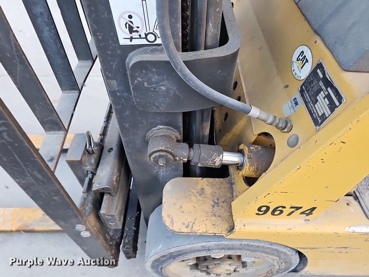 image for item DK0554 Caterpillar GC25 forklift