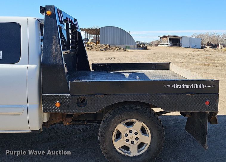 image for item DK0571 2004 Chevrolet Silverado 1500 Ext. Cab flatbed pickup truck