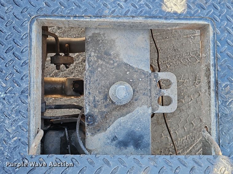 image for item DK0571 2004 Chevrolet Silverado 1500 Ext. Cab flatbed pickup truck