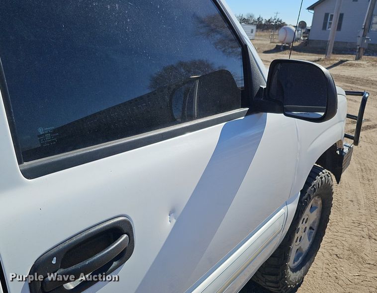 image for item DK0571 2004 Chevrolet Silverado 1500 Ext. Cab flatbed pickup truck