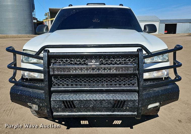 image for item DK0571 2004 Chevrolet Silverado 1500 Ext. Cab flatbed pickup truck