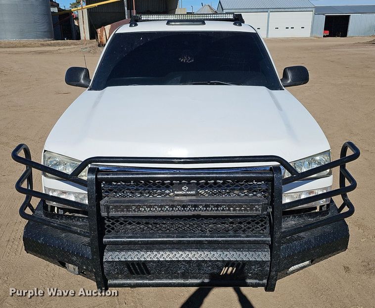 image for item DK0571 2004 Chevrolet Silverado 1500 Ext. Cab flatbed pickup truck