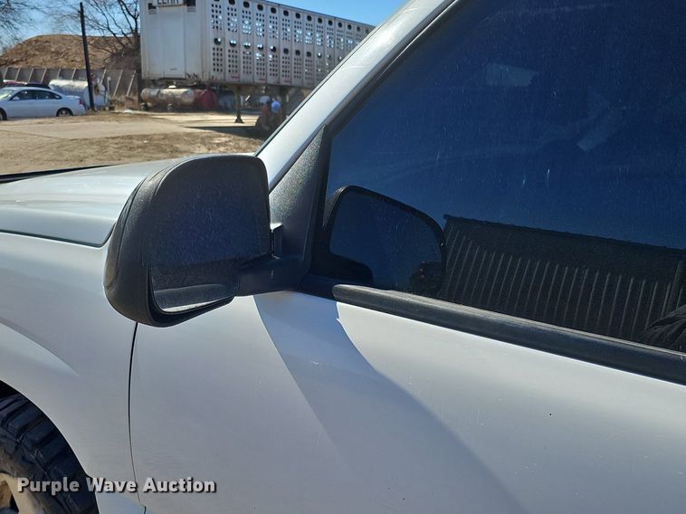 image for item DK0571 2004 Chevrolet Silverado 1500 Ext. Cab flatbed pickup truck