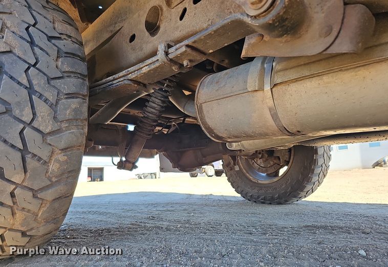 image for item DK0571 2004 Chevrolet Silverado 1500 Ext. Cab flatbed pickup truck