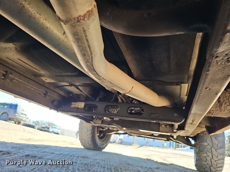 image for item DK0571 2004 Chevrolet Silverado 1500 Ext. Cab flatbed pickup truck