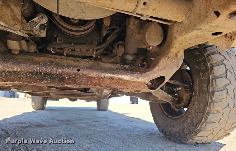 image for item DK0571 2004 Chevrolet Silverado 1500 Ext. Cab flatbed pickup truck