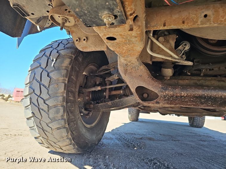 image for item DK0571 2004 Chevrolet Silverado 1500 Ext. Cab flatbed pickup truck