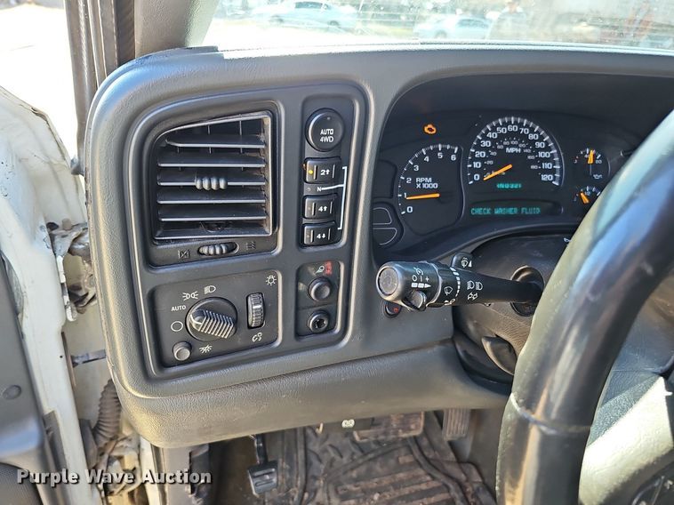 image for item DK0571 2004 Chevrolet Silverado 1500 Ext. Cab flatbed pickup truck