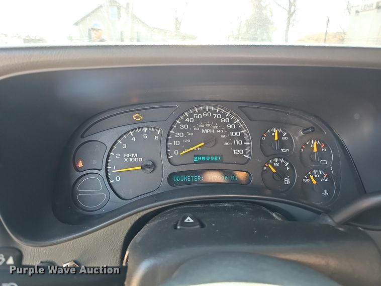 image for item DK0571 2004 Chevrolet Silverado 1500 Ext. Cab flatbed pickup truck