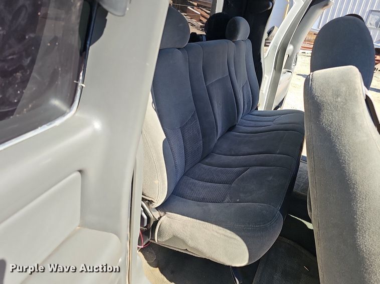 image for item DK0571 2004 Chevrolet Silverado 1500 Ext. Cab flatbed pickup truck