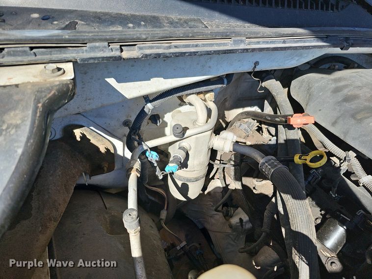 image for item DK0571 2004 Chevrolet Silverado 1500 Ext. Cab flatbed pickup truck