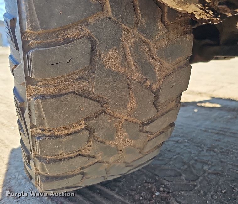 image for item DK0571 2004 Chevrolet Silverado 1500 Ext. Cab flatbed pickup truck