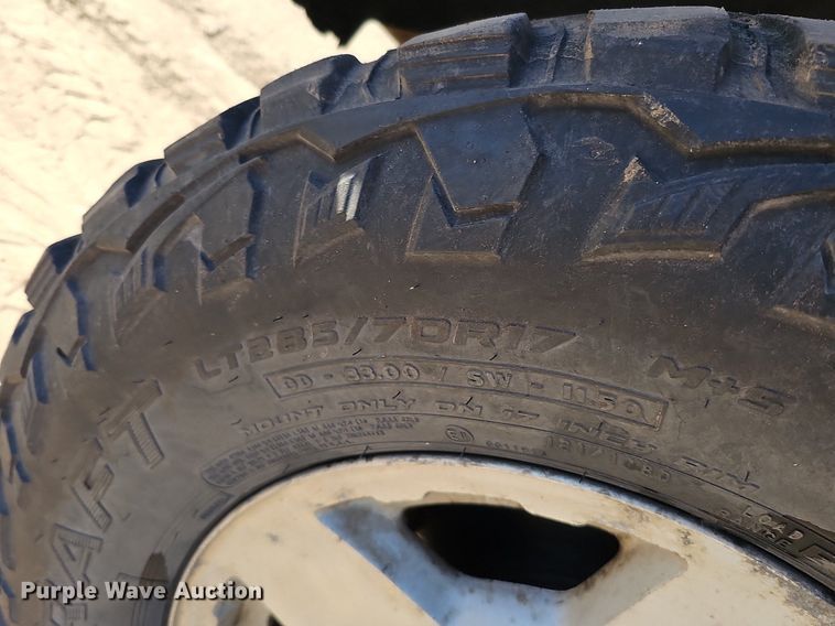 image for item DK0571 2004 Chevrolet Silverado 1500 Ext. Cab flatbed pickup truck