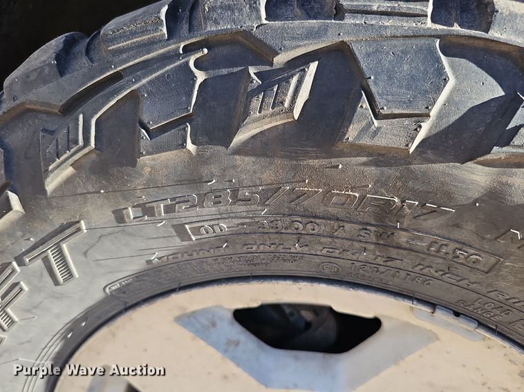 image for item DK0571 2004 Chevrolet Silverado 1500 Ext. Cab flatbed pickup truck