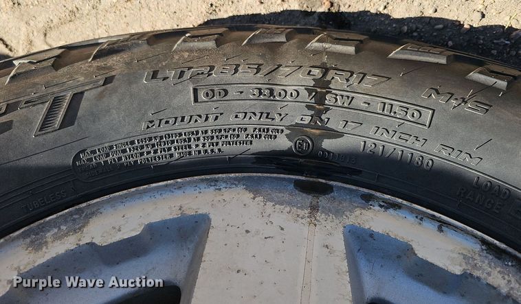 image for item DK0571 2004 Chevrolet Silverado 1500 Ext. Cab flatbed pickup truck