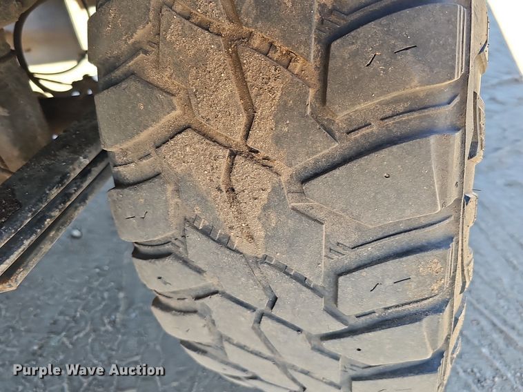 image for item DK0571 2004 Chevrolet Silverado 1500 Ext. Cab flatbed pickup truck