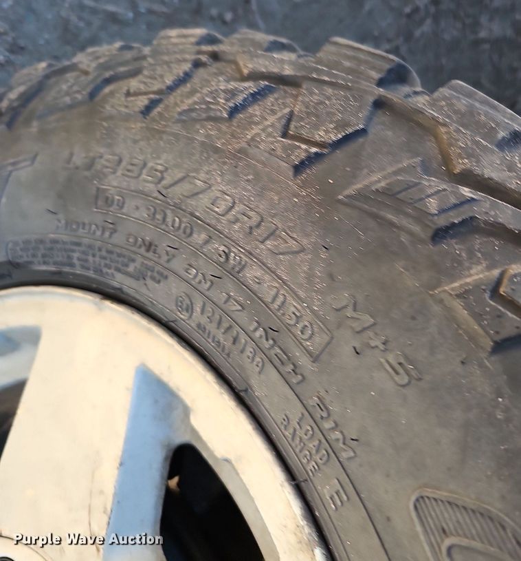 image for item DK0571 2004 Chevrolet Silverado 1500 Ext. Cab flatbed pickup truck