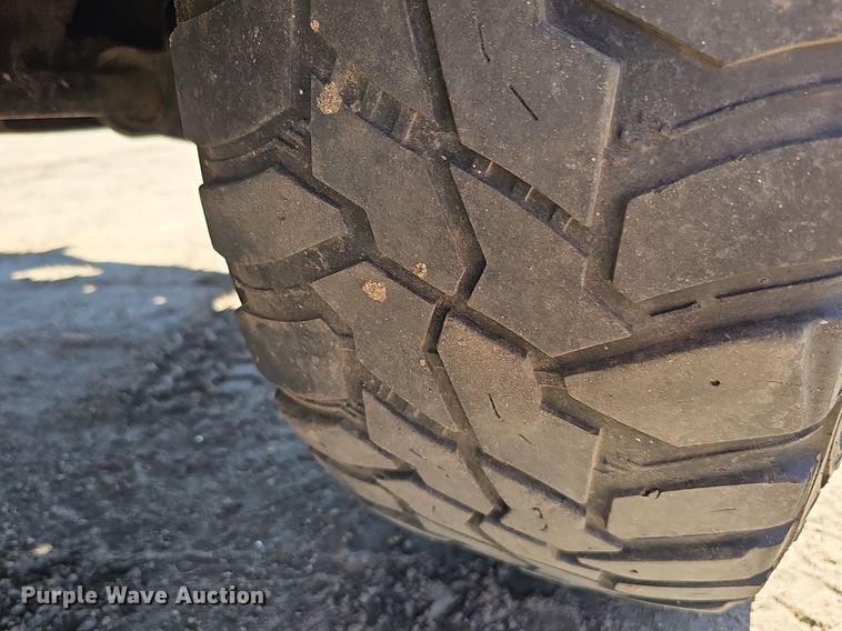 image for item DK0571 2004 Chevrolet Silverado 1500 Ext. Cab flatbed pickup truck