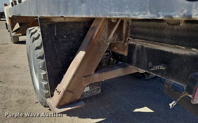 image for item DK0606 1979 Ford 800 crane truck