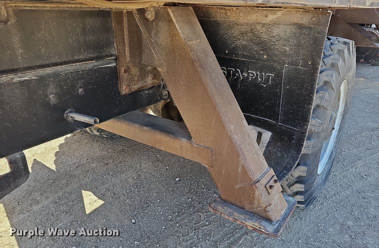 image for item DK0606 1979 Ford 800 crane truck