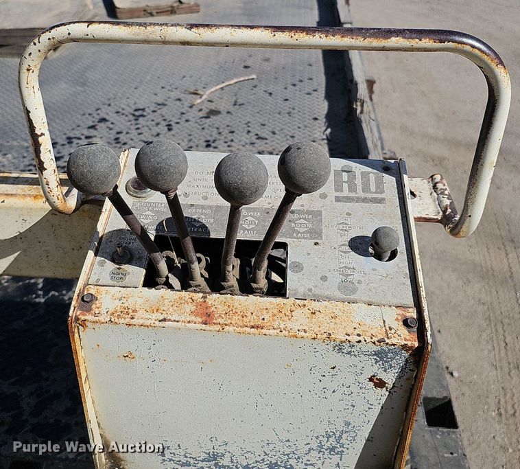 image for item DK0606 1979 Ford 800 crane truck