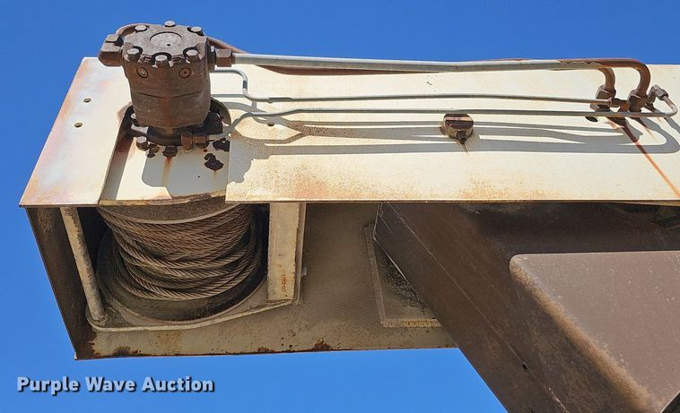 image for item DK0606 1979 Ford 800 crane truck