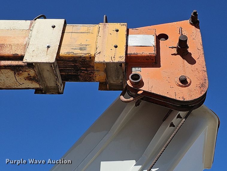 image for item DK0606 1979 Ford 800 crane truck