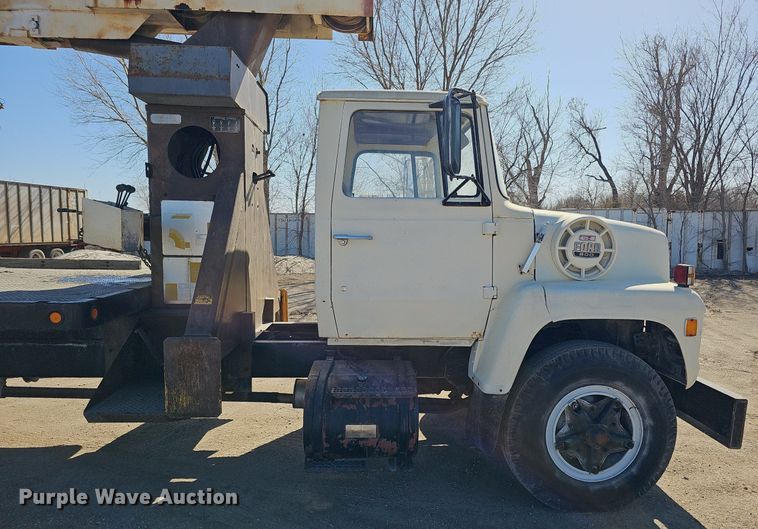 image for item DK0606 1979 Ford 800 crane truck