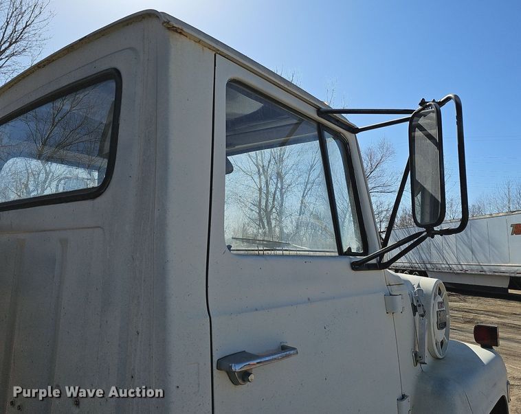 image for item DK0606 1979 Ford 800 crane truck