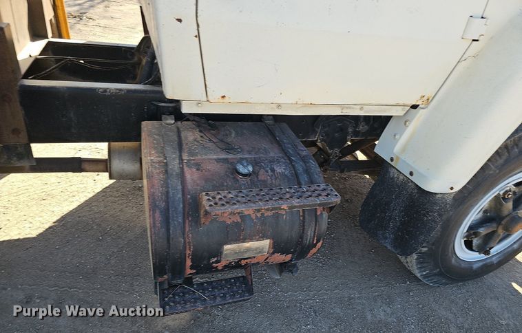 image for item DK0606 1979 Ford 800 crane truck