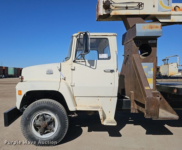 image for item DK0606 1979 Ford 800 crane truck