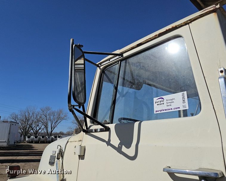 image for item DK0606 1979 Ford 800 crane truck