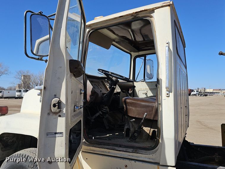 image for item DK0606 1979 Ford 800 crane truck