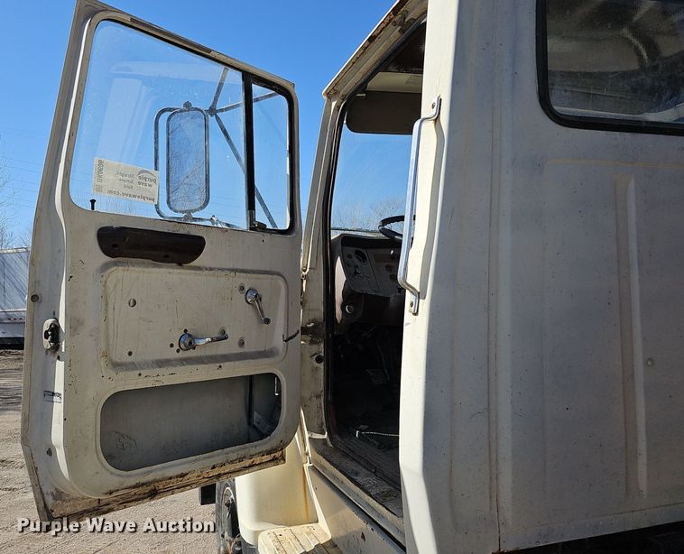 image for item DK0606 1979 Ford 800 crane truck